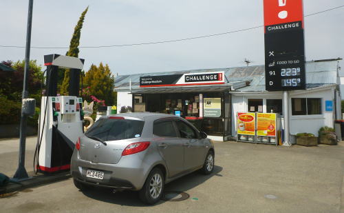 �c�ɂ̃K�\�����X�^���h